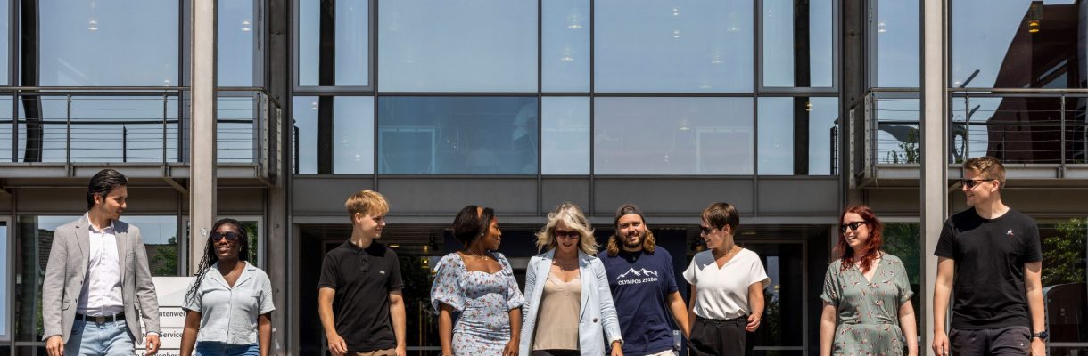 4025x2685_Im-Puls_Gruppenbild_Laufend_komprimiert